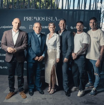 Yaiza Díaz recibiendo el Premio Isla Tenerife 2024